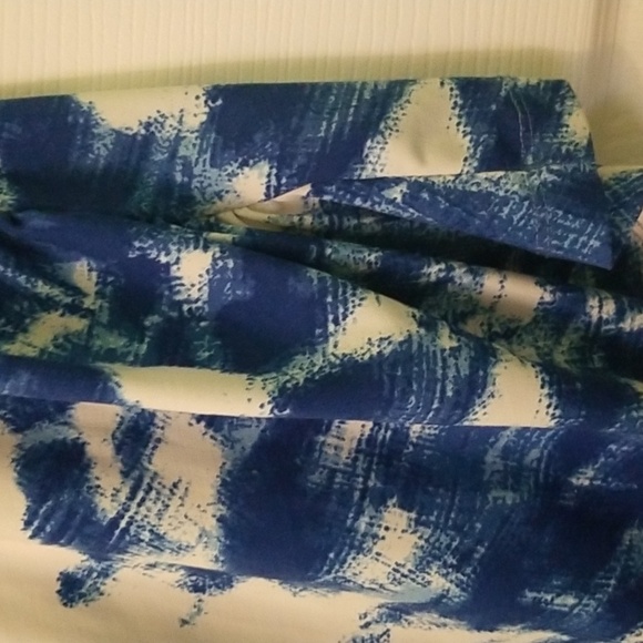 Blue and white sleeveless top sz L - Picture 4 of 4